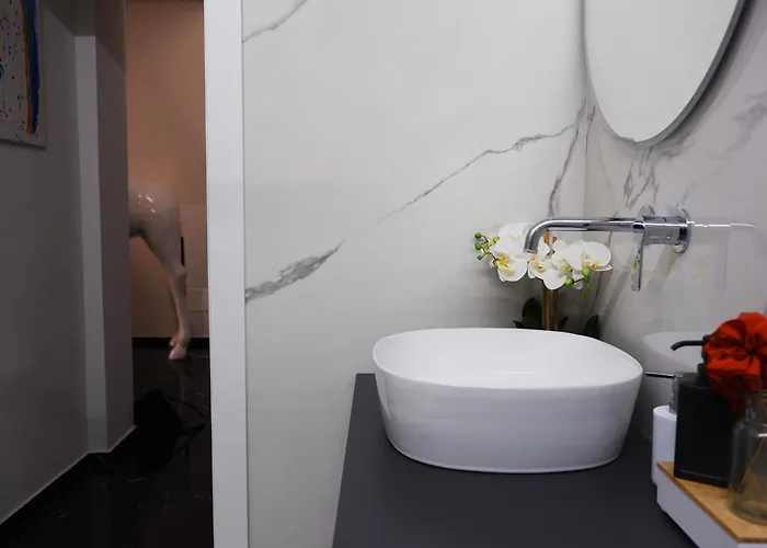 Urban Jungle Tortellinosuite * 모데나